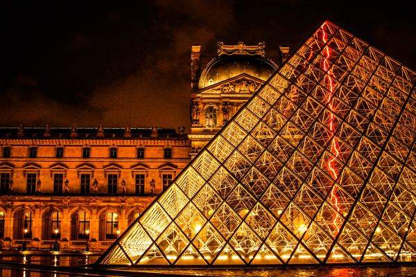 FRPAR Paris low angle photography of louvre museum Paris rafael miranda.jpg